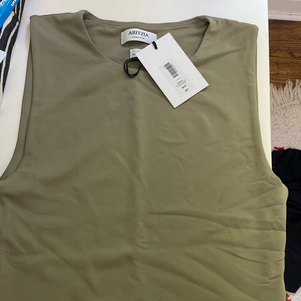Aritzia contour muscle tee